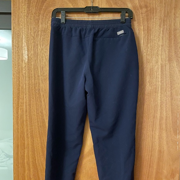 Figs XS Navy Jogger scrub pants - Picture 2 of 6